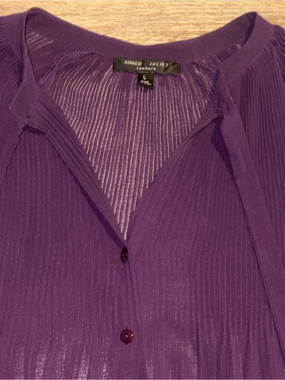 Romeo + Juliet Couture Plum Purple Pleated Sheer Button-Front Blouse
 Size: L - Picture 4 of 4